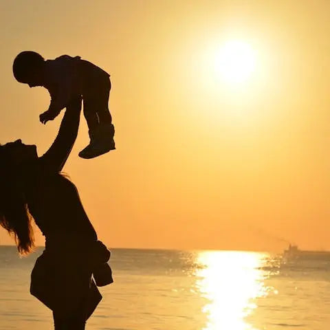 Make-Mother-s-Day-special-with-a-gift-or-flower-delivery Flora Queen